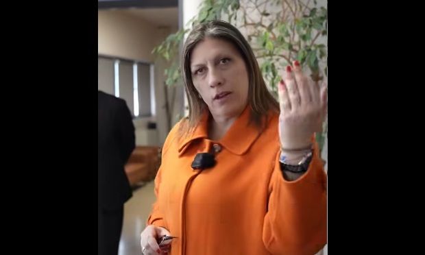 Η Ζωή Κωνσταντοπούλου συνεχίζει τα βίντεο: «Ελάτε λίγο μαζί μου, κοιτάξτε εμένα»