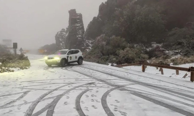 Τενερίφη: Σφοδρή κακοκαιρία στις Κανάριες Νήσους - Χιόνια, θυελλώδεις άνεμοι και βροχές