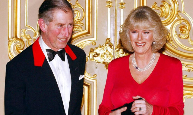 Η άγνωστη ιστορία πίσω από το δαχτυλίδι αρραβώνων που έδωσε ο βασιλιάς Κάρολος στην Καμίλα