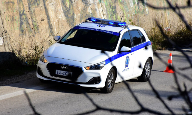 Νίκαια: Συνελήφθη 23χρονος που διακινούσε κροτίδες