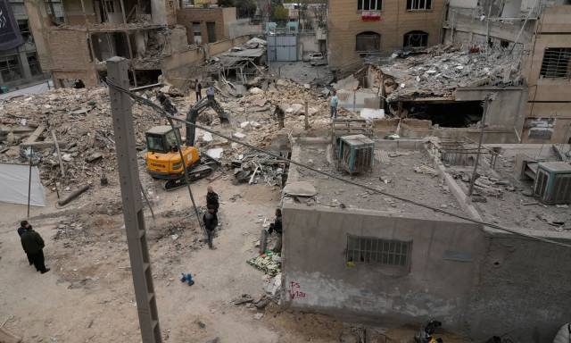 Συγκλονιστικό βίντεο: Ιρανή κατέγραψε βομβαρδισμό με το κινητό της - Άγνωστη η τύχη της