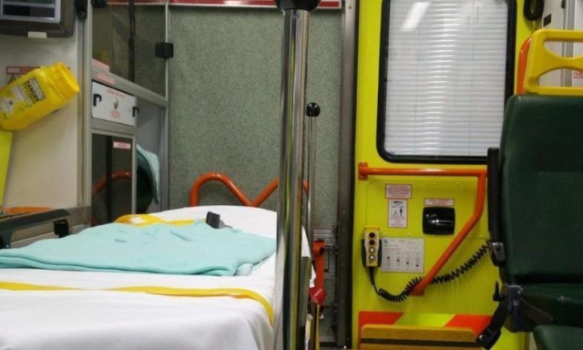 Χανιά: Αυτοκίνητο με οδηγό ιερέα «καρφώθηκε» σε σπίτι