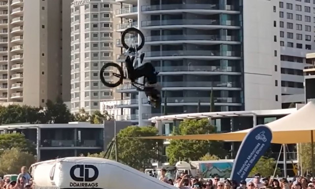 Γέλιο μέχρι δακρύων: Τα πιο αστεία ευτράπελα της τελευταίας εβδομάδας - Δείτε βίντεο