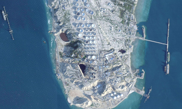 Eπίθεση σε μη επανδρωμένο επιβατηγό πλοίο στο νησί Χαργκ