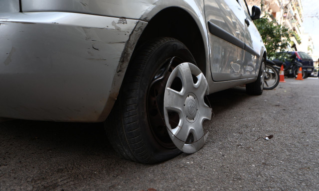 Αμπελόκηποι: Μεθυσμένη οδηγός τράκαρε 14 σταθμευμένα οχήματα ενώ προσπαθούσε να παρκάρει