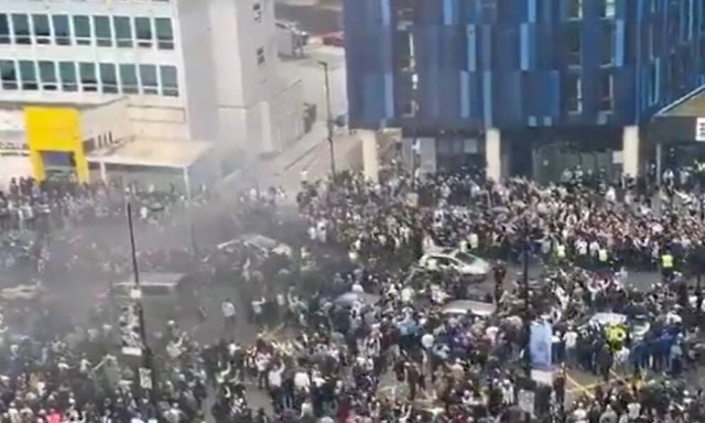 Αγγλία: Άγρια επεισόδια πριν το Νιούκαστλ-Σάντερλαντ, σε κρίσιμη κατάσταση ένας οπαδός - Βίντεο