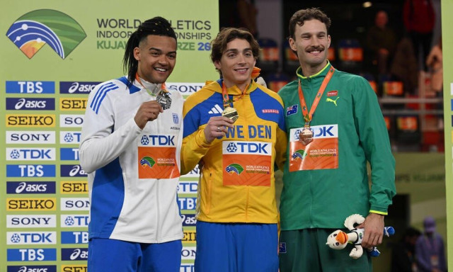 Παγκόσμιο Πρωτάθλημα Κλειστού Στίβου: Η απονομή του μεταλλίου στον Εμμανουήλ Καραλή