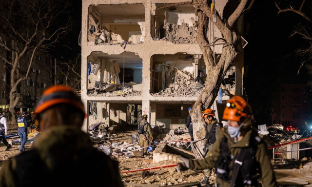 Ισραήλ: Η στιγμή που ιρανικός πύραυλος χτυπάει κατοικία στο Αράντ - Σκληρές εικόνες