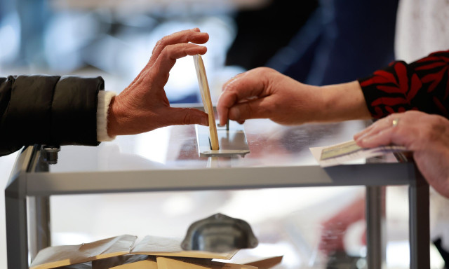 Γαλλία: Τρεις θάνατοι σε εκλογικά τμήματα κατά τον δεύτερο γύρο των δημοτικών εκλογών