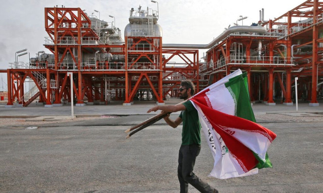 Το Ιράν απειλεί πως θα πλήξει ενεργειακές και υδάτινες υποδομές αν στοχοποιηθεί το δίκτυό του