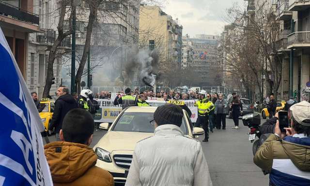 Απεργία Ταξί: Συγκέντρωση διαμαρτυρίας στη Μάρνη - Σε λίγο πορεία προς τη Βουλή