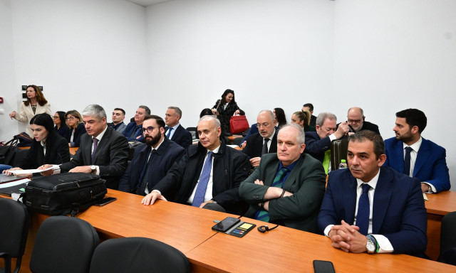 Δίκη για τα Τέμπη: Θα απέχουν οι δικηγόροι αν δεν εισακουστεί το αίτημα για αλλαγή χώρου