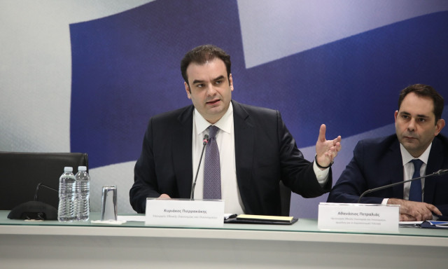 Δείτε live - Επιδότηση 36 λεπτά στο λίτρο βενζίνης - Fuel Pass 27 ευρώ για ταξί και ΜΜΜ