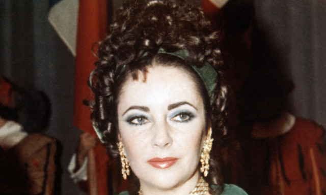 O μύθος της Ελίζαμπεθ Τέιλορ - Όταν έκλεισαν για πάντα τα «βιολετί μάτια» του Χόλιγουντ