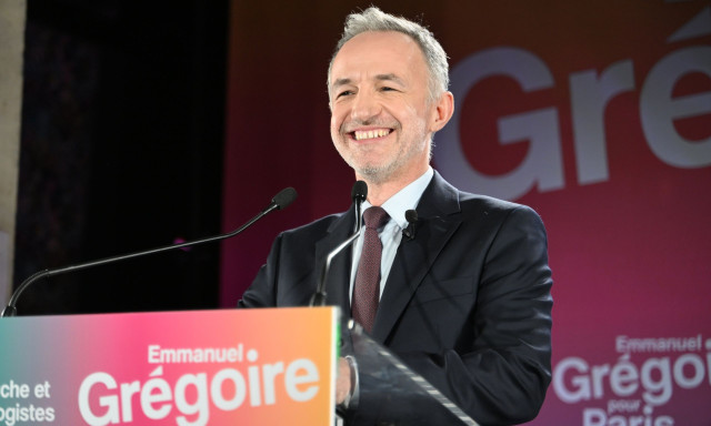 Δούκας και ΣΥΡΙΖΑ πανηγυρίζουν για τη νίκη του νέου δημάρχου Παρισίων