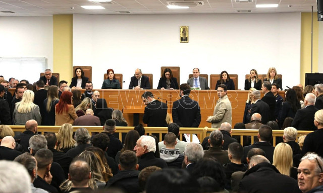 Σαλαμοποίησαν τους γονείς και συγγενείς των θυμάτων