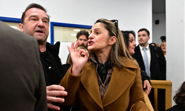 Οργή από την οικογένεια Πλακιά κατά του πρώην προέδρου του ΟΣΕ: «Θα σε σκίσω με τα χέρια μου, αλήτη»