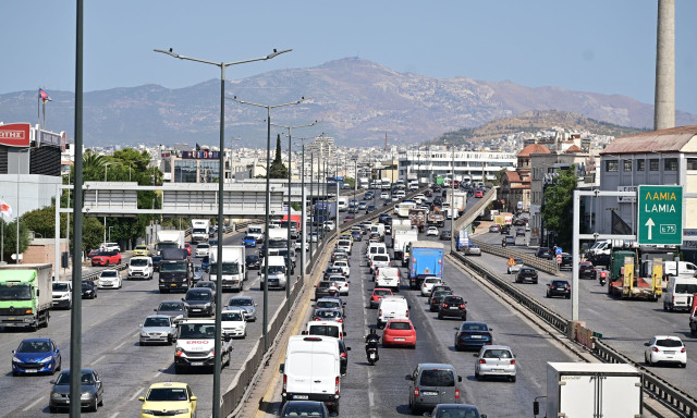 Κίνηση τώρα: Ουρές χιλιομέτρων στον Κηφισό, Κηφισίας και κέντρο - Καθυστερήσεις και στην Αττική Οδό