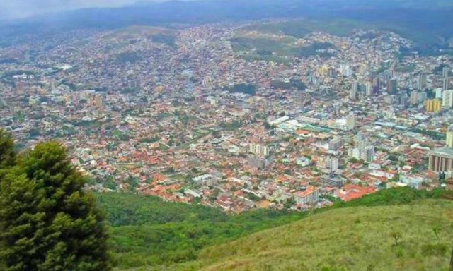 Η πόλη που χτίστηκε μέσα σε ηφαίστειο και έχει 18°C όλο τον χρόνο