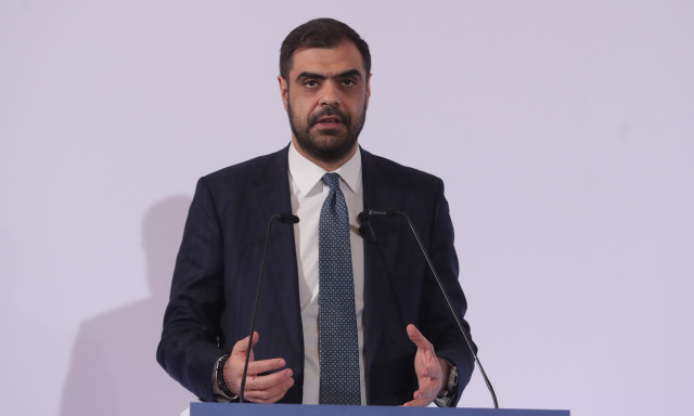 Μαρινάκης: Μείωση του φόρου στα καύσιμα θα ήταν 8 λεπτά, ενώ τώρα μειώνουμε την τιμή κατά 36 λεπτά