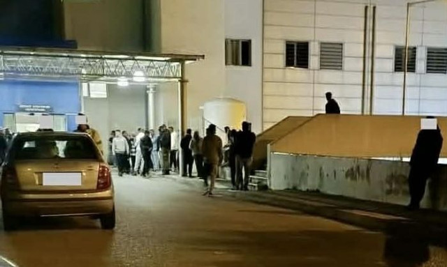 Αγρίνιο: Συμπλοκή Ρομά έξω από το Νοσοκομείο – Κλούβες της ΕΛΑΣ στο σημείο