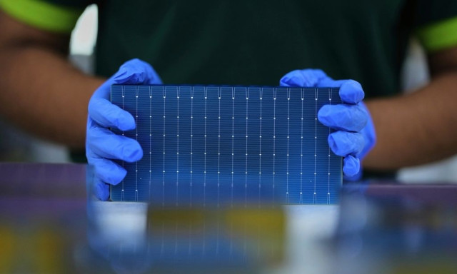 Βρετανία: Η απάντηση στα ακριβά τιμολόγια ρεύματος - Ηλιακά πάνελ €460 συνδέονται στην μπρίζα