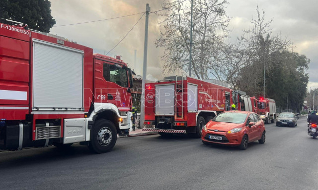 Πατήσια: Έσβησε η φωτιά σε αποθήκη εκκλησίας – Αποκαταστάθηκε η σιδηροδρομική κυκλοφορία