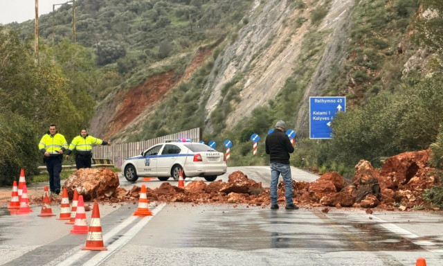 Χανιά: Κατολίσθηση επί του ΒΟΑΚ στα Μεγάλα Χωράφια