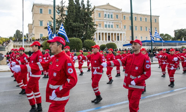 25η Μαρτίου: O Ελληνικός Ερυθρός Σταυρός εμφανίστηκε πρώτος στη στρατιωτική παρέλαση της Αθήνας