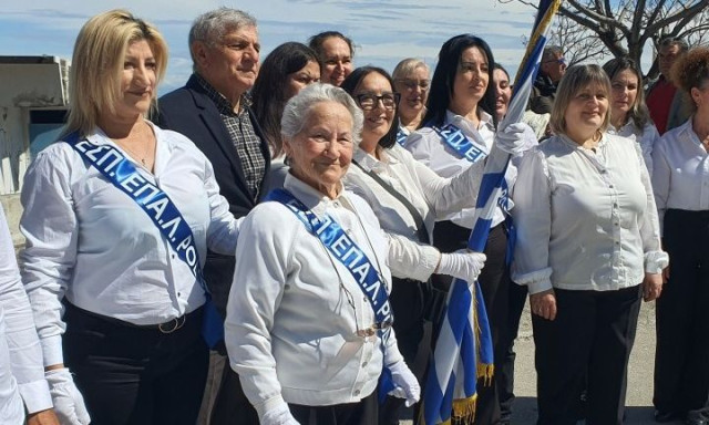 25η Μαρτίου: 82χρονη μαθήτρια πρώτης Λυκείου παρέλασε περήφανα στην Ρόδο