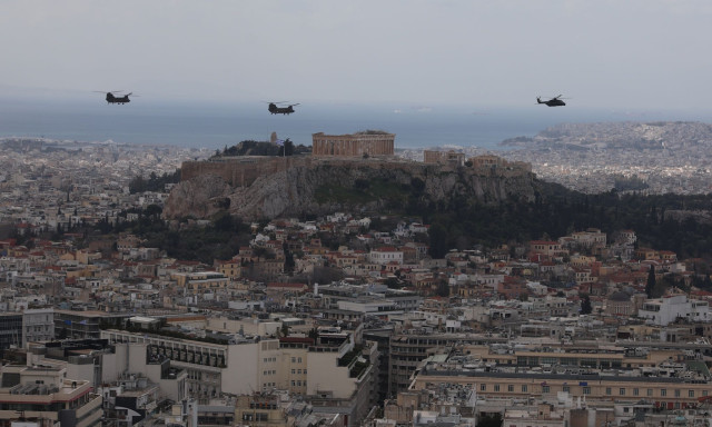 25η Μαρτίου: Εικόνες μέσα από τα μαχητικά αεροσκάφη που παρελαύνουν στην Αθήνα