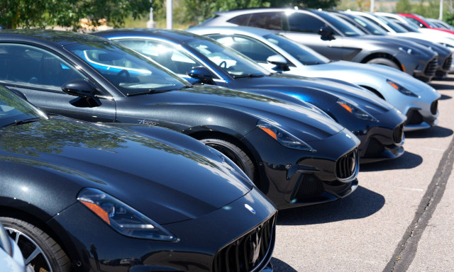 Lamborghini έχουν μείνει «εγκλωβισμένα» στη Σρι Λάνκα, λόγω του κλεισίματος των Στενών του Ορμούζ