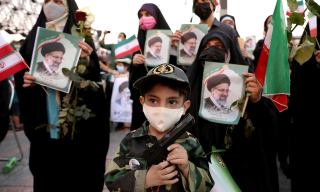 Οι Φρουροί της Επανάστασης στρατολογούν 12χρονα παιδιά για βοηθητικούς ρόλους στον ιρανικό στρατό