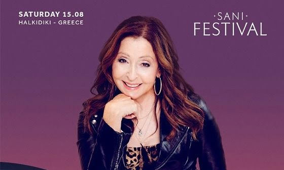 Η Βίκυ Λέανδρος με το “L’amour est bleu” στον Λόφο της Σάνης