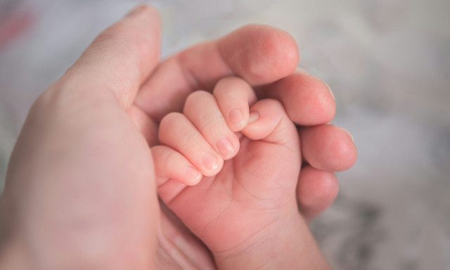 Ζάκυνθος: «Βρώμικος πόλεμος από προβληματικά άτομα» - Η απάντηση της παιδιάτρου στην ομαδική αγωγή