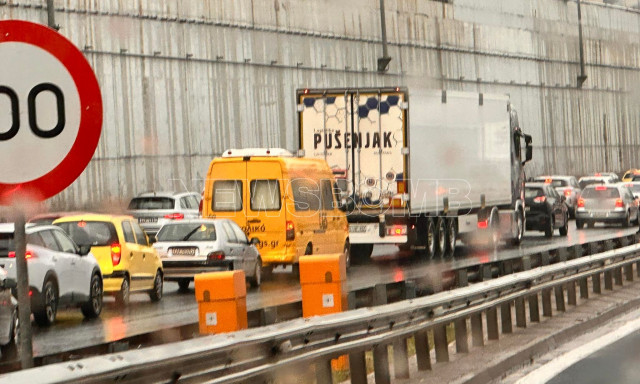 Κίνηση τώρα: Ώρα αιχμής και βροχή έχουν προκαλέσει «έμφραγμα» στους δρόμους