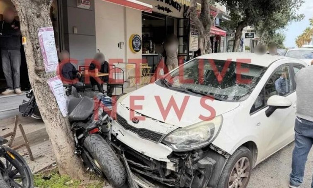 Ηρακλείου: Έχασε τον έλεγχο του αυτοκινήτου και πήρε σβάρνα παρκαρισμένα ΙΧ και μηχανές - Βίντεο