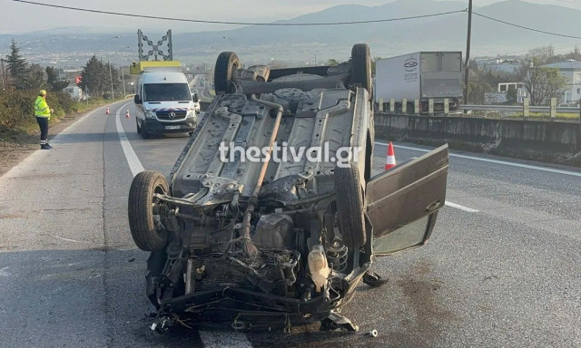 Θεσσαλονίκη: Ανατροπή αυτοκινήτου κάτω από την αερογέφυρα Σταυρούπολης