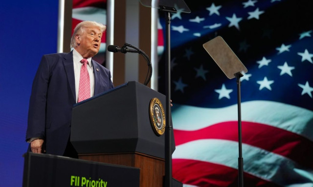 Νέο μήνυμα Τραμπ στο Ιράν: Πρέπει να ανοίξει τα Στενά του Ορμούζ - «Διαπραγματεύονται»