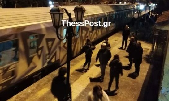 Ακινητοποιήθηκε τρένο στην Οινόη λόγω βλάβης: Ταλαιπωρία για εκατοντάδες επιβάτες