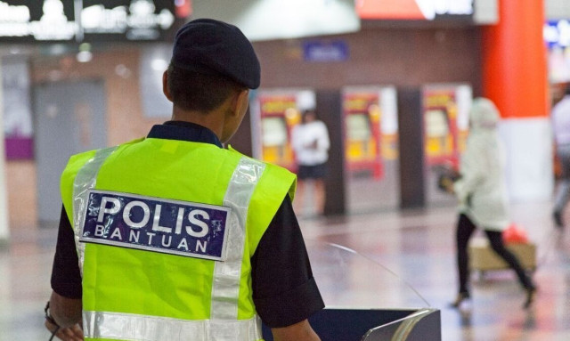 Άγριο έγκλημα στη Μαλαισία: Γιος αποκεφάλισε τους γονείς του και τύλιξε σε χαλί τα πτώματα