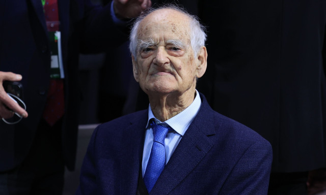 Συγκινητικές στιγμές στο Συνέδριο ΠΑΣΟΚ: Ο Απόστολος Κακλαμάνης αποχαιρέτησε τους συνέδρους