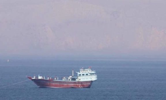 Ο ιρανικός στρατός δηλώνει ότι στόχευσε αμερικανικό πλοίο κοντά σε λιμάνι του Ομάν