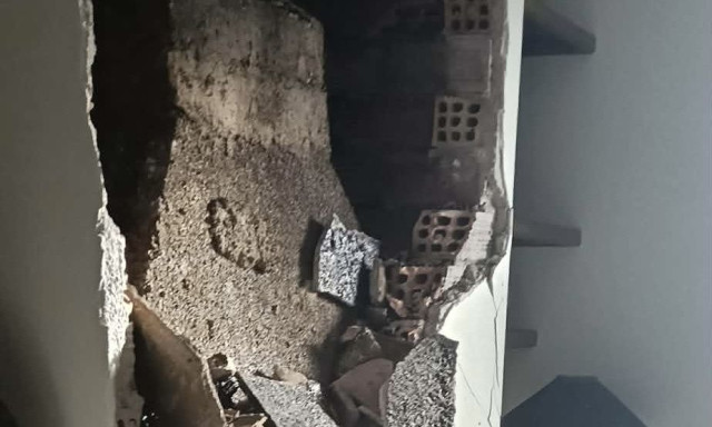 Πρέβεζα: Κεραυνός «χτύπησε» σπίτι μέσα στη νύχτα - Σκηνές τρόμου για οικογένεια, δείτε εικόνες