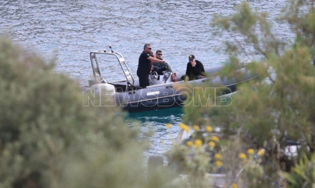 Βουλιαγμένη: Στα 10 μέτρα έχουν κατέβει οι δύτες - Επιχειρεί η ομάδα που εντόπισε τον 34χρονο