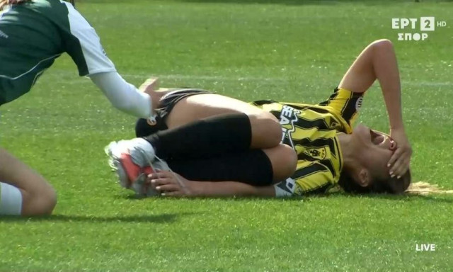 Ποδόσφαιρο γυναικών: Σοκαριστικός τραυματισμός για την Στεφάτου της ΑΕΚ