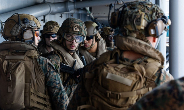 Μέση Ανατολή: Έφτασαν χιλιάδες Αμερικανοί πεζοναύτες με το πολεμικό πλοίο USS Tripoli