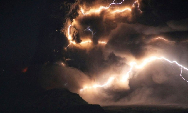 Ξύπνησε το γιγάντιο ηφαίστειο Sheveluch στην Καμτσάτκα - Σύννεφα τέφρας πάνω από οικισμούς