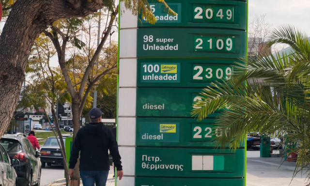 Βενζίνη και πετρέλαιο σε «τροχιά» εκτόξευσης – «Θα φτάσουν τα 2,20 ευρώ», προειδοποιούν ειδικοί