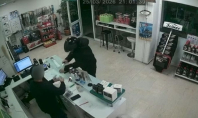 Αγρίνιο: Παραδόθηκε συνοδεία ιερέα μετά την εξομολόγησή του ο ληστής του βενζινάδικου